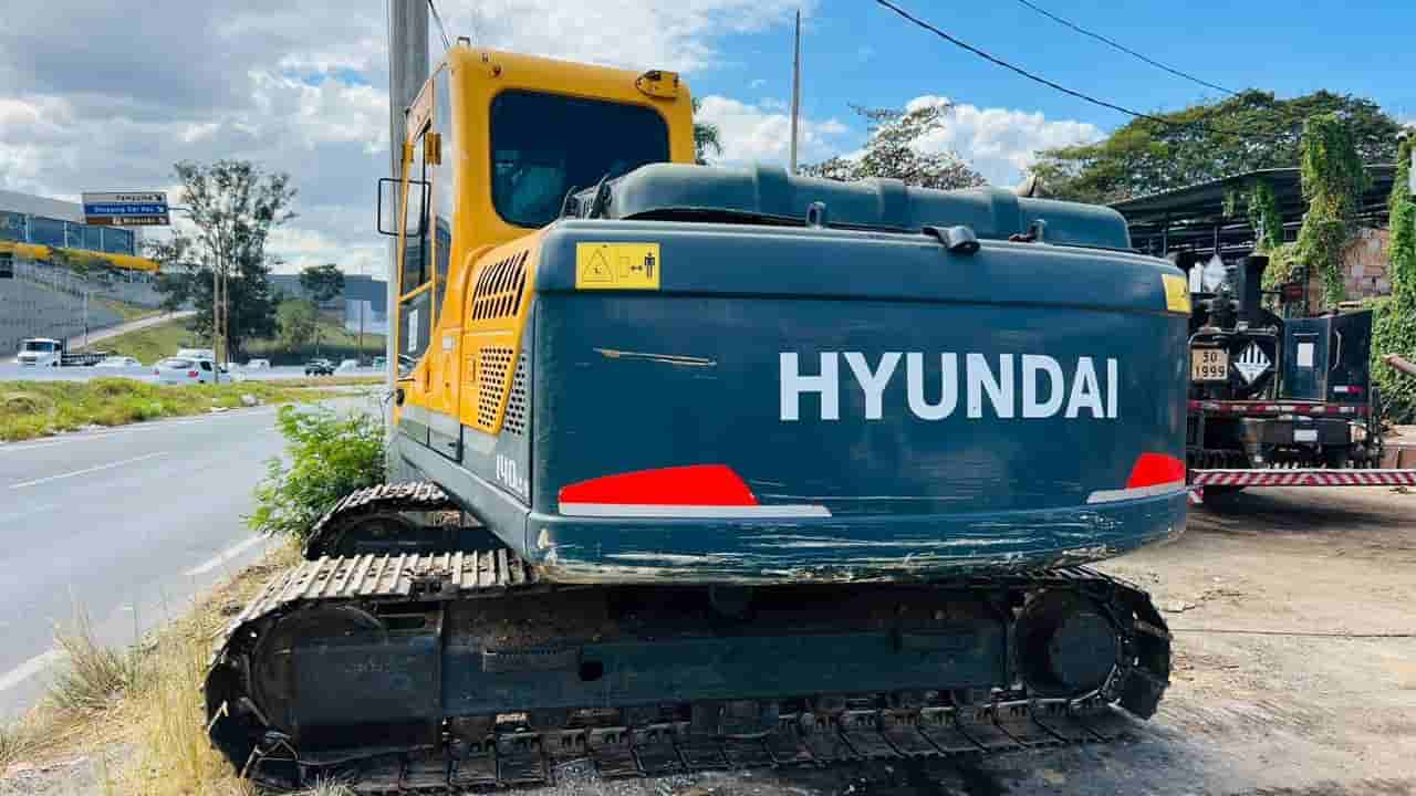 Escavadeira Hyundai R140 2014