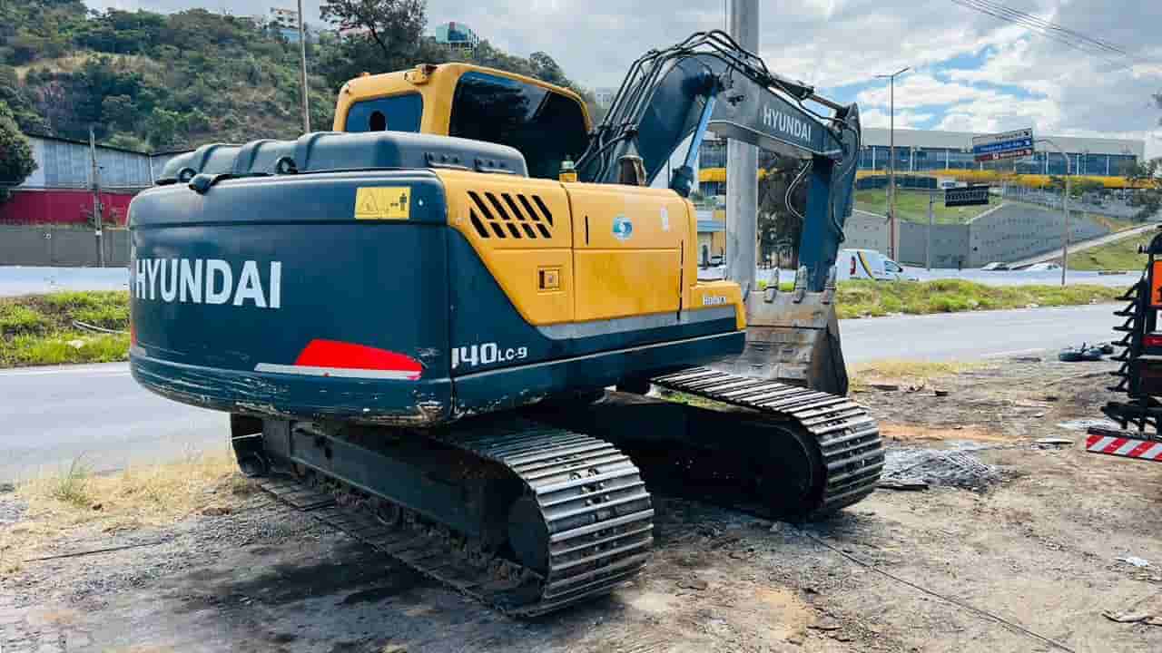 Escavadeira Hyundai R140 2014