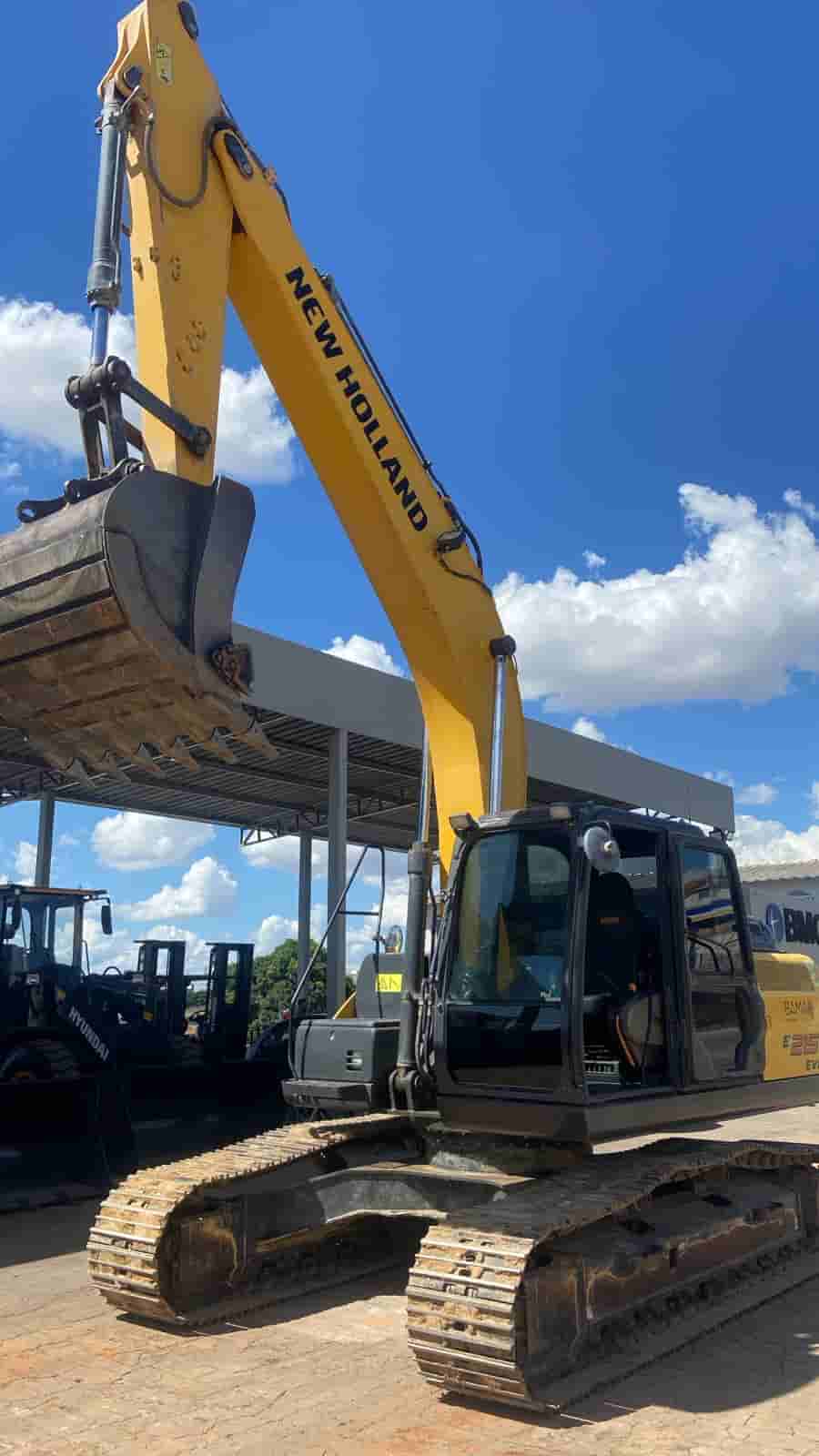 Escavadeira New Holland E215EVO 2020