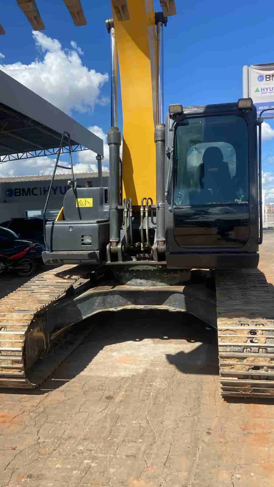Escavadeira New Holland E215EVO 2020