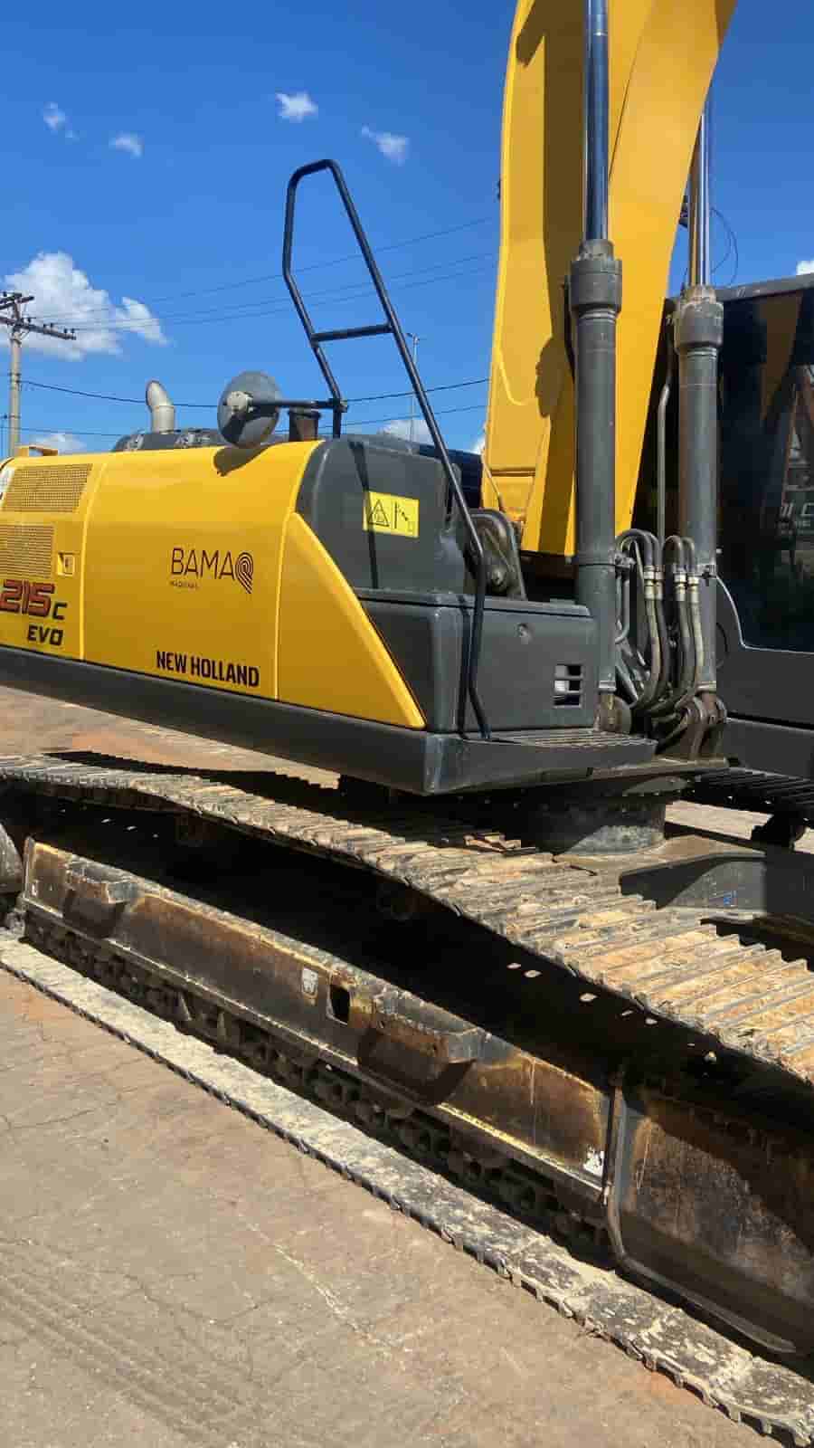 Escavadeira New Holland E215EVO 2020