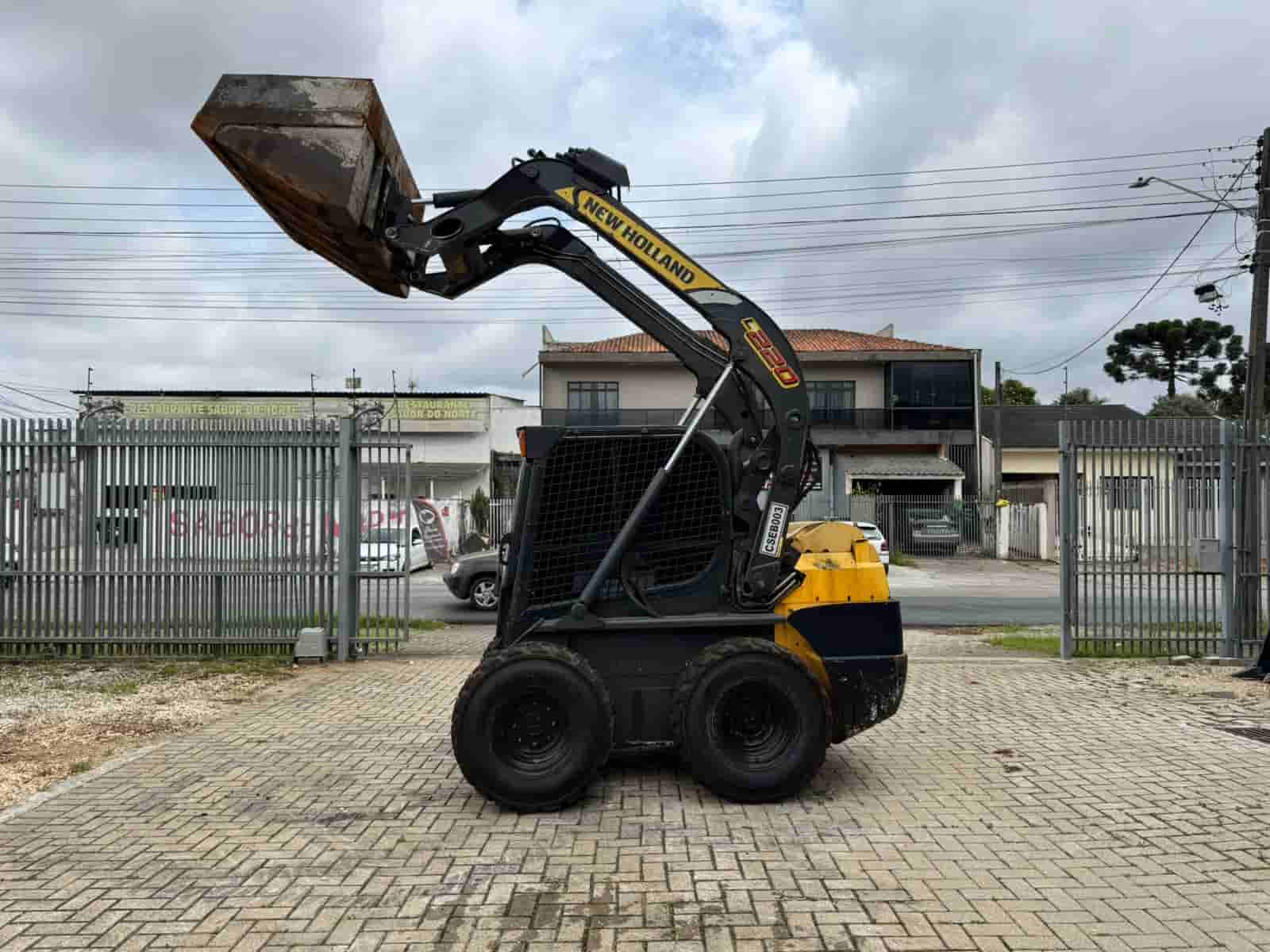 Outros New Holland L220 2020