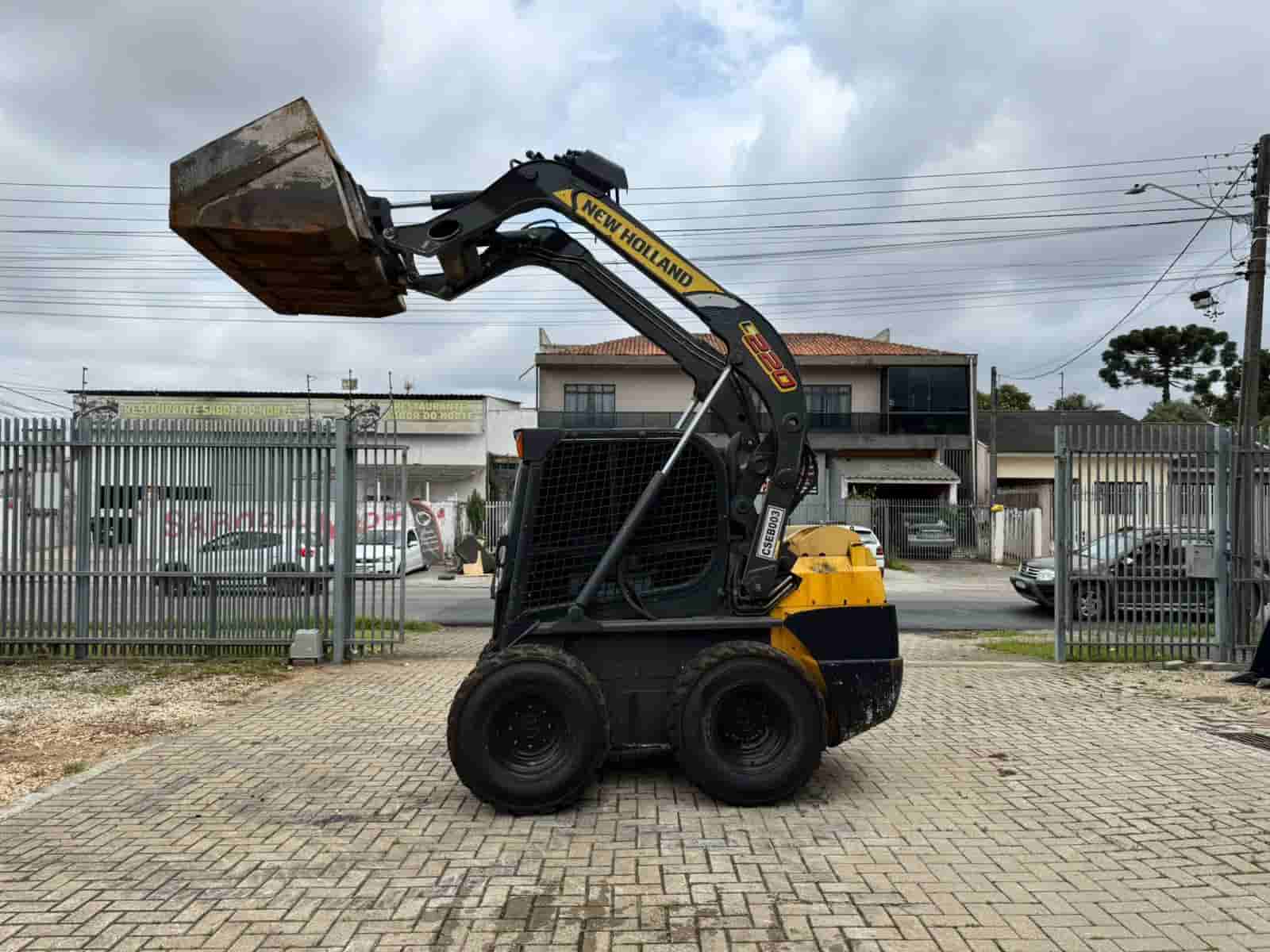 Outros New Holland L220 2020