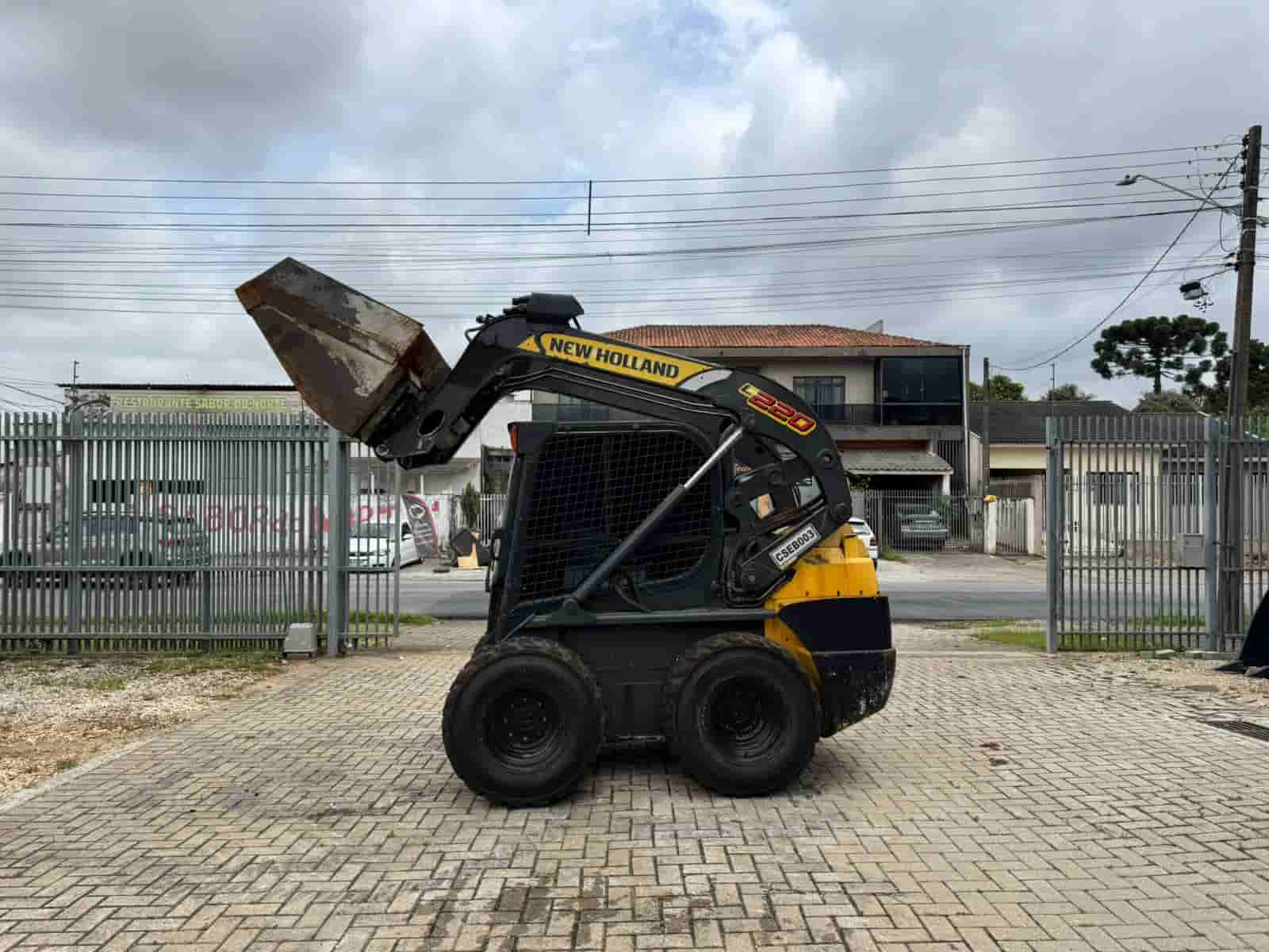 Outros New Holland L220 2020