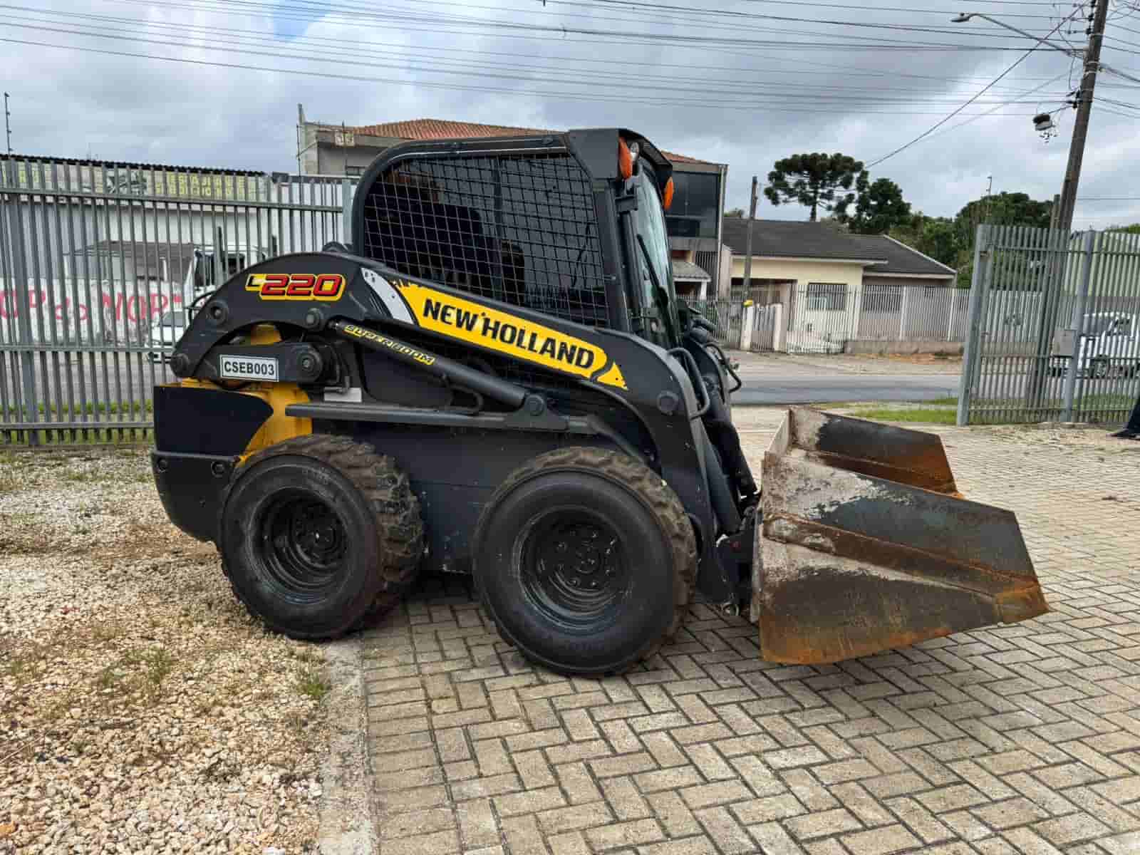 Outros New Holland L220 2020
