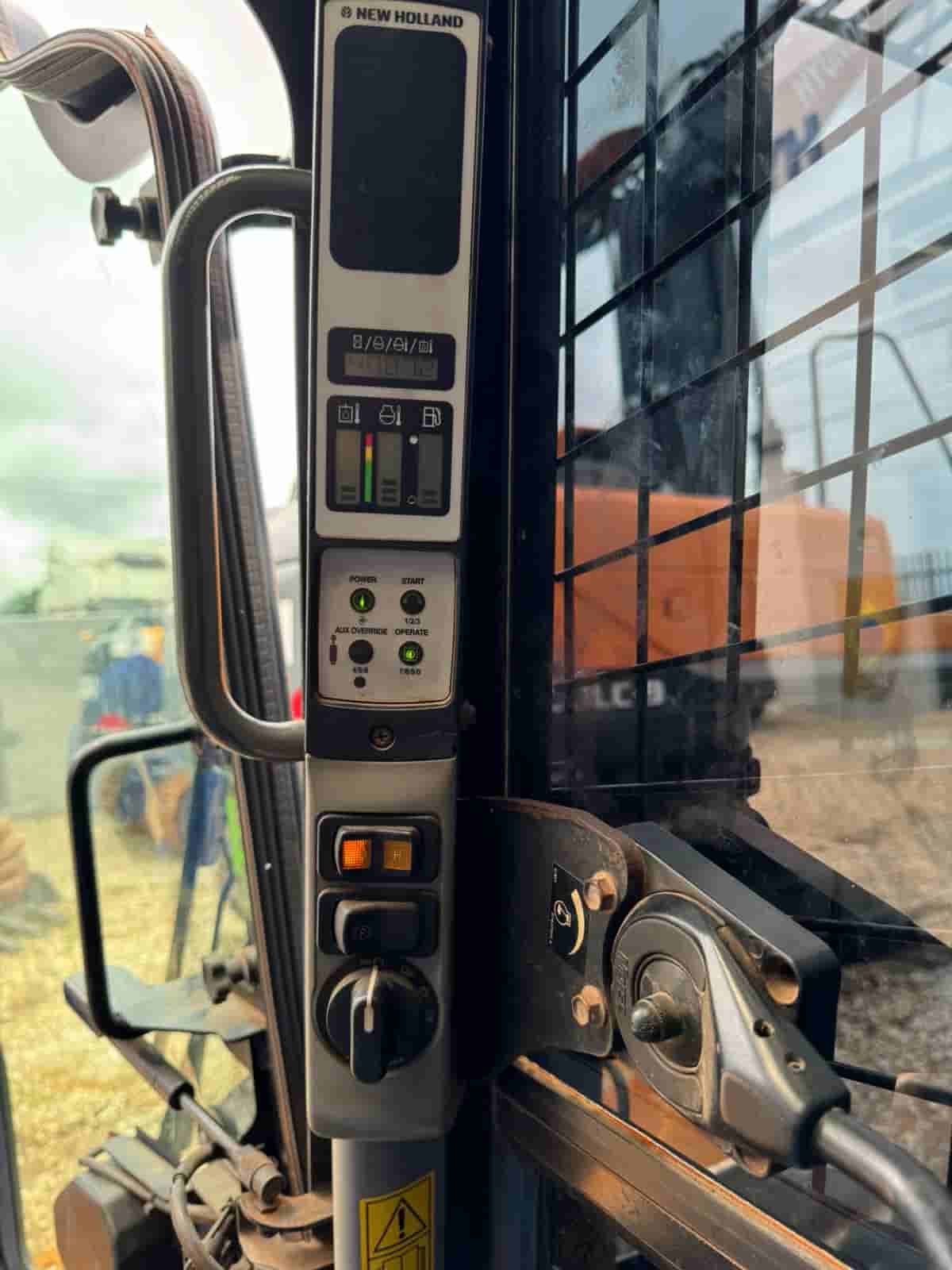 Outros New Holland L220 2020