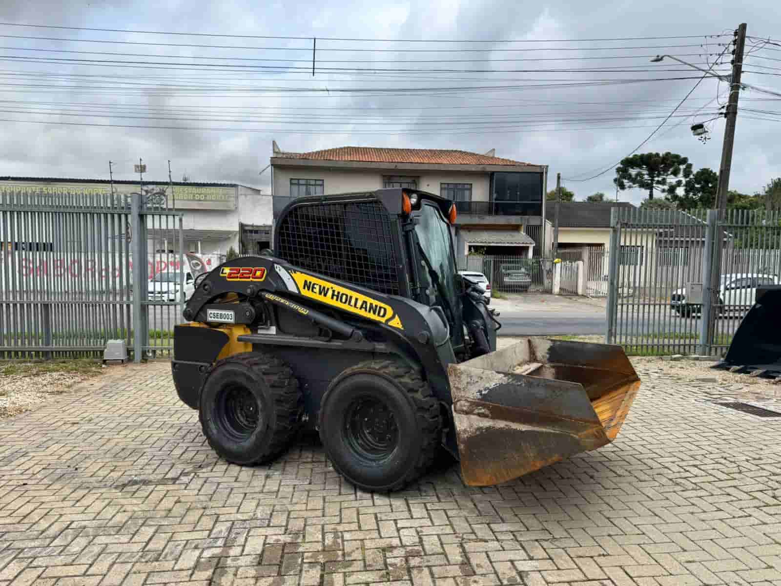 Outros New Holland L220 2020