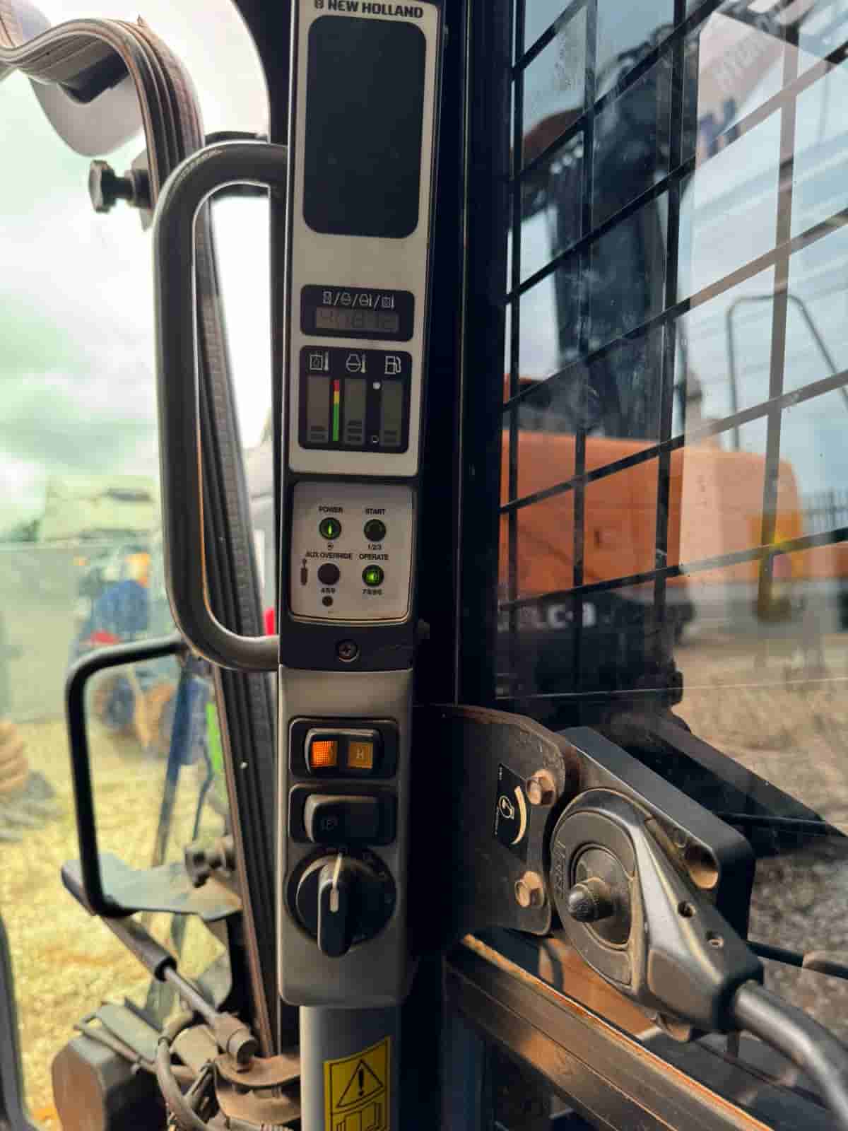 Outros New Holland L220 2020