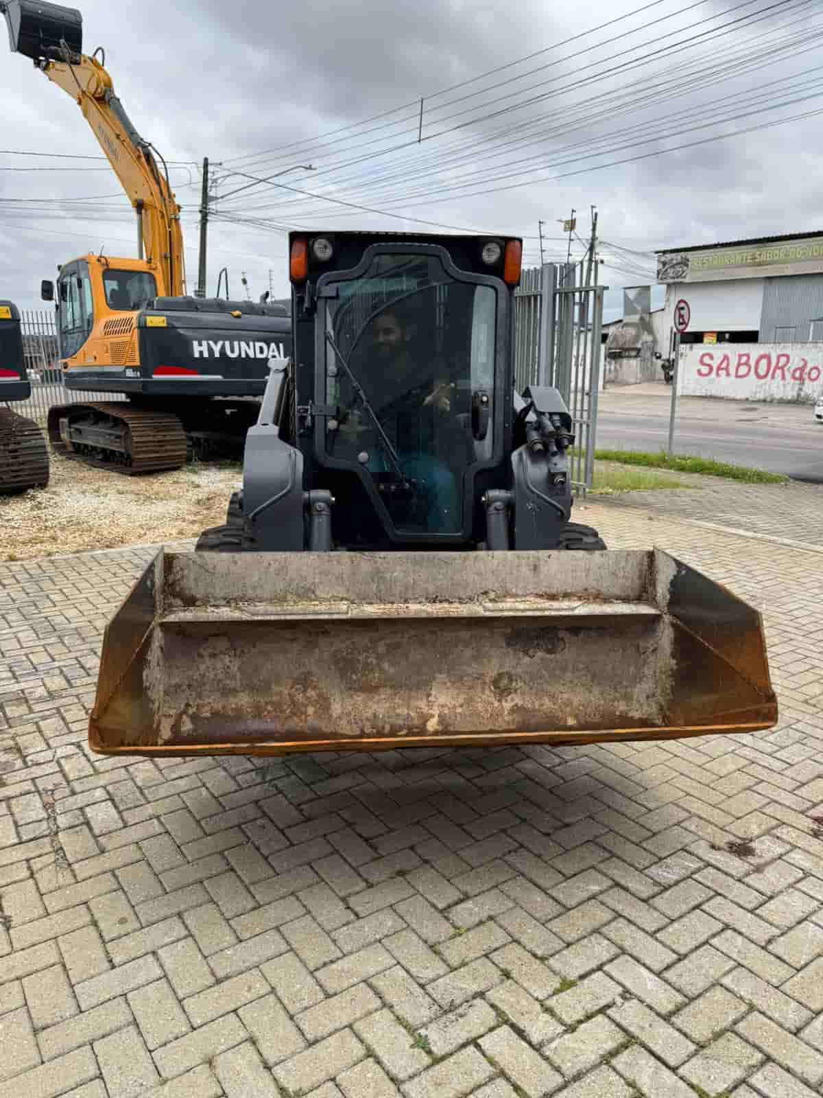 Outros New Holland L220 2020