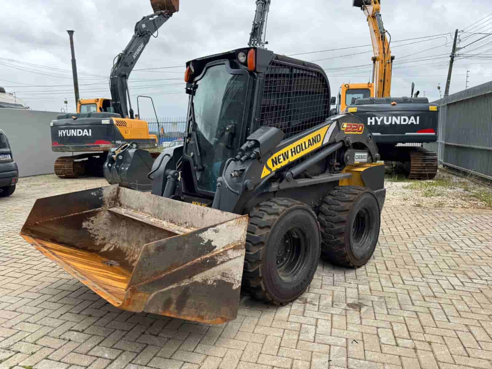 Outros New Holland L220 2020