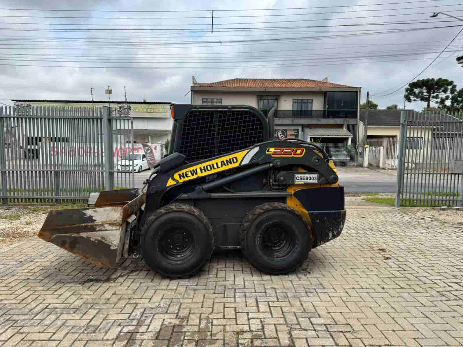 Outros New Holland L220 2020