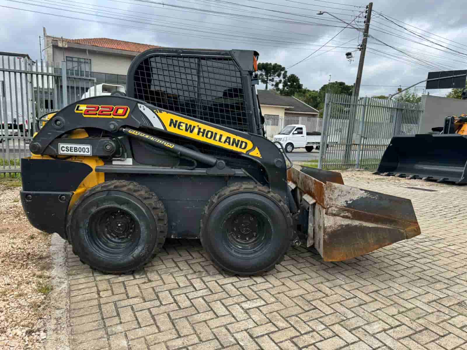Outros New Holland L220 2020