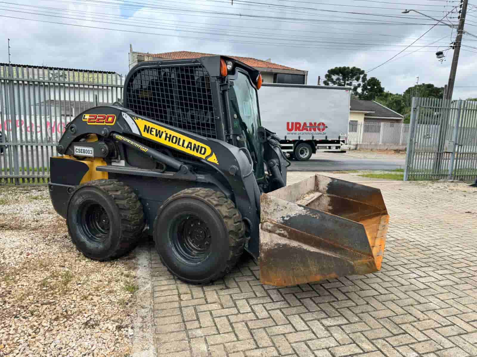 Outros New Holland L220 2020