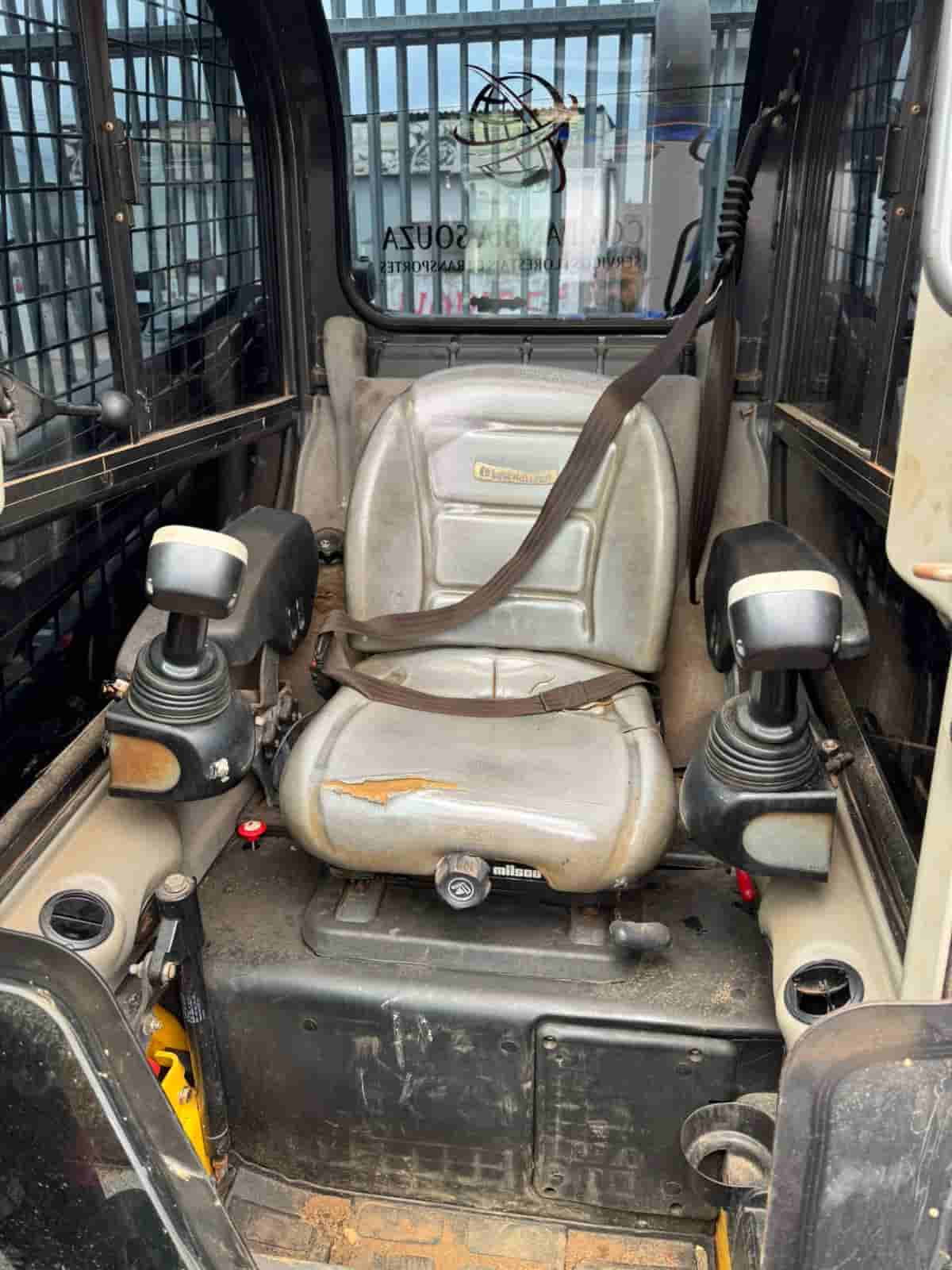 Outros New Holland L220 2020