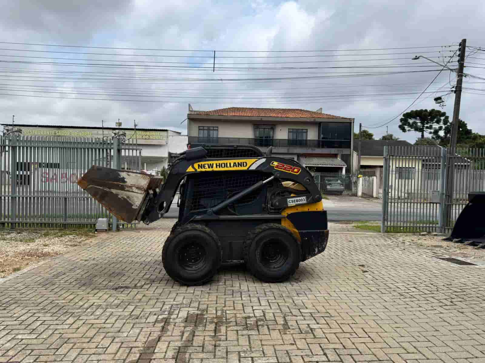 Outros New Holland L220 2020