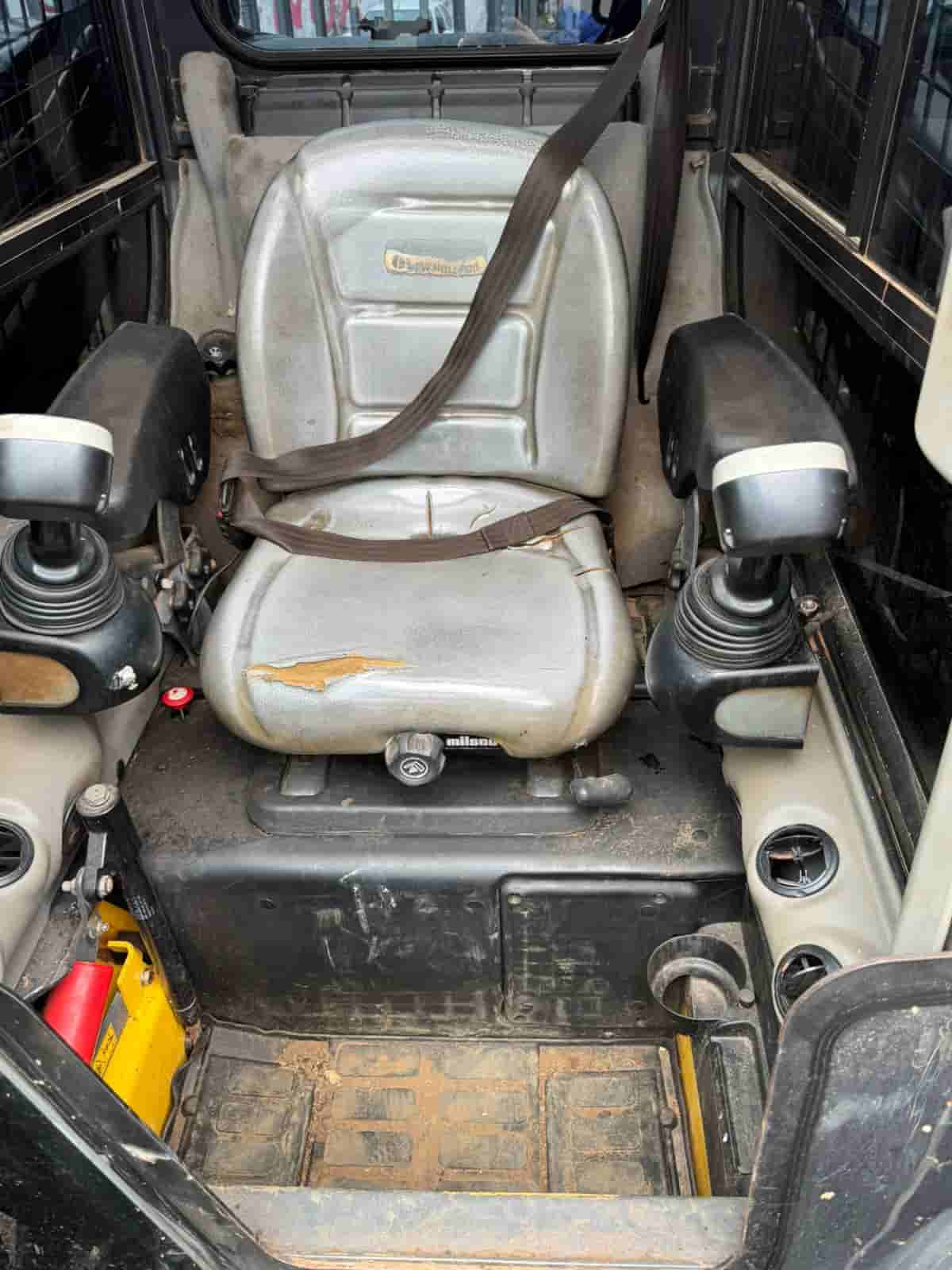 Outros New Holland L220 2020