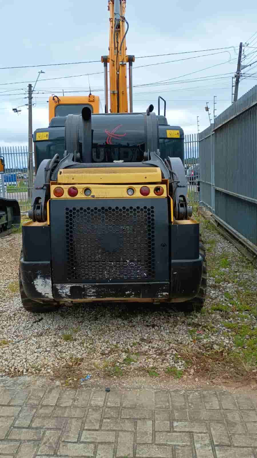 Outros New Holland L220 2020