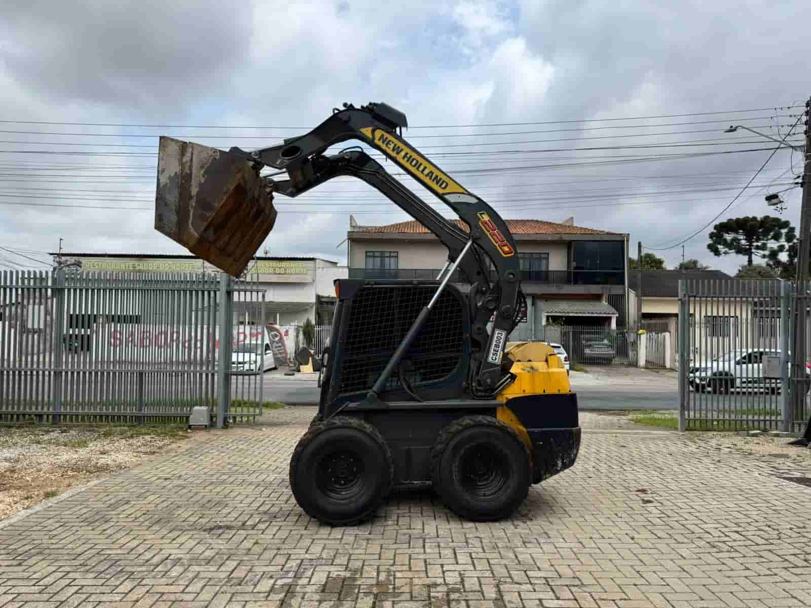 Outros New Holland L220 2020