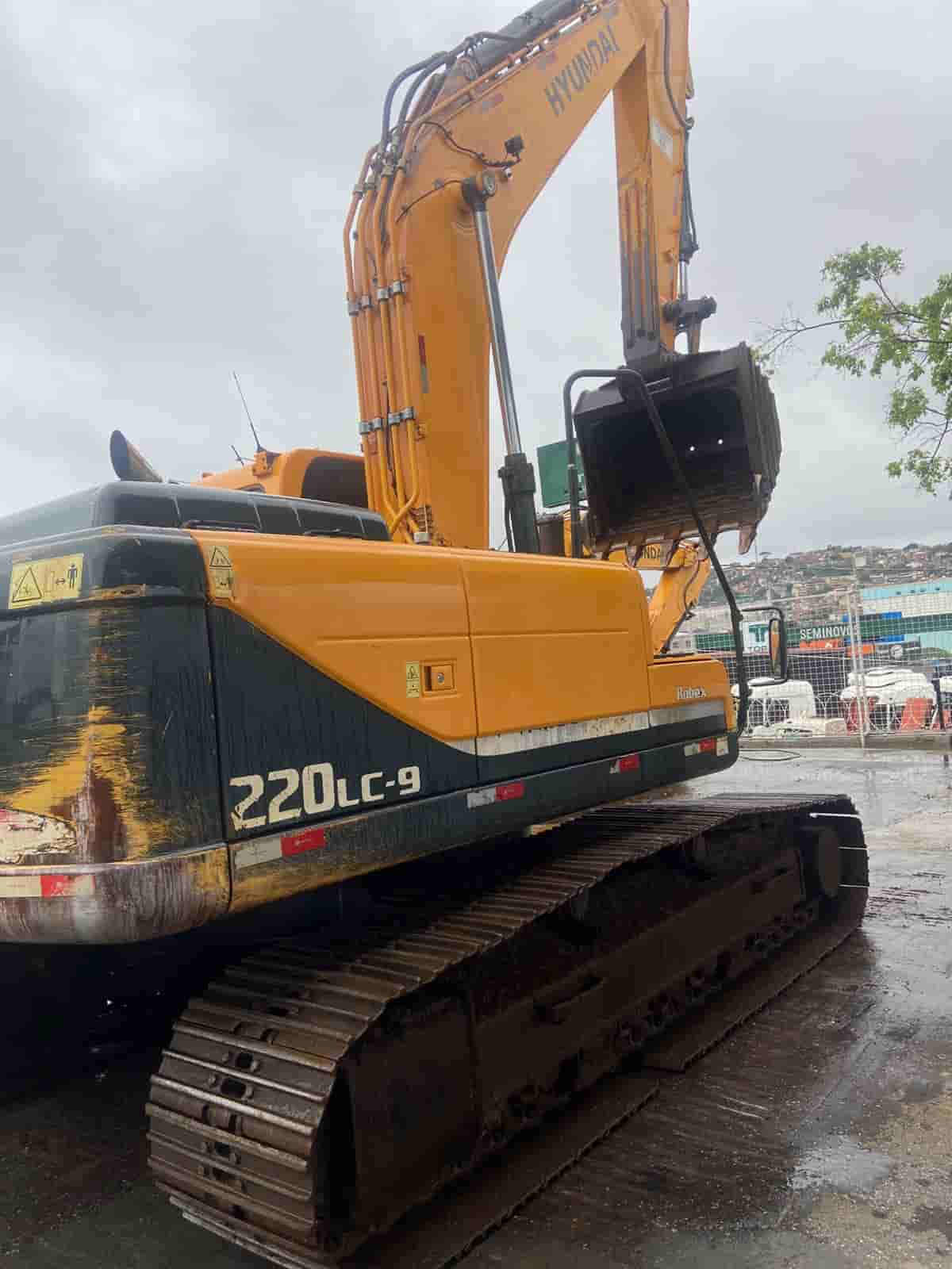 Escavadeira Hyundai R220LC-9S 2019
