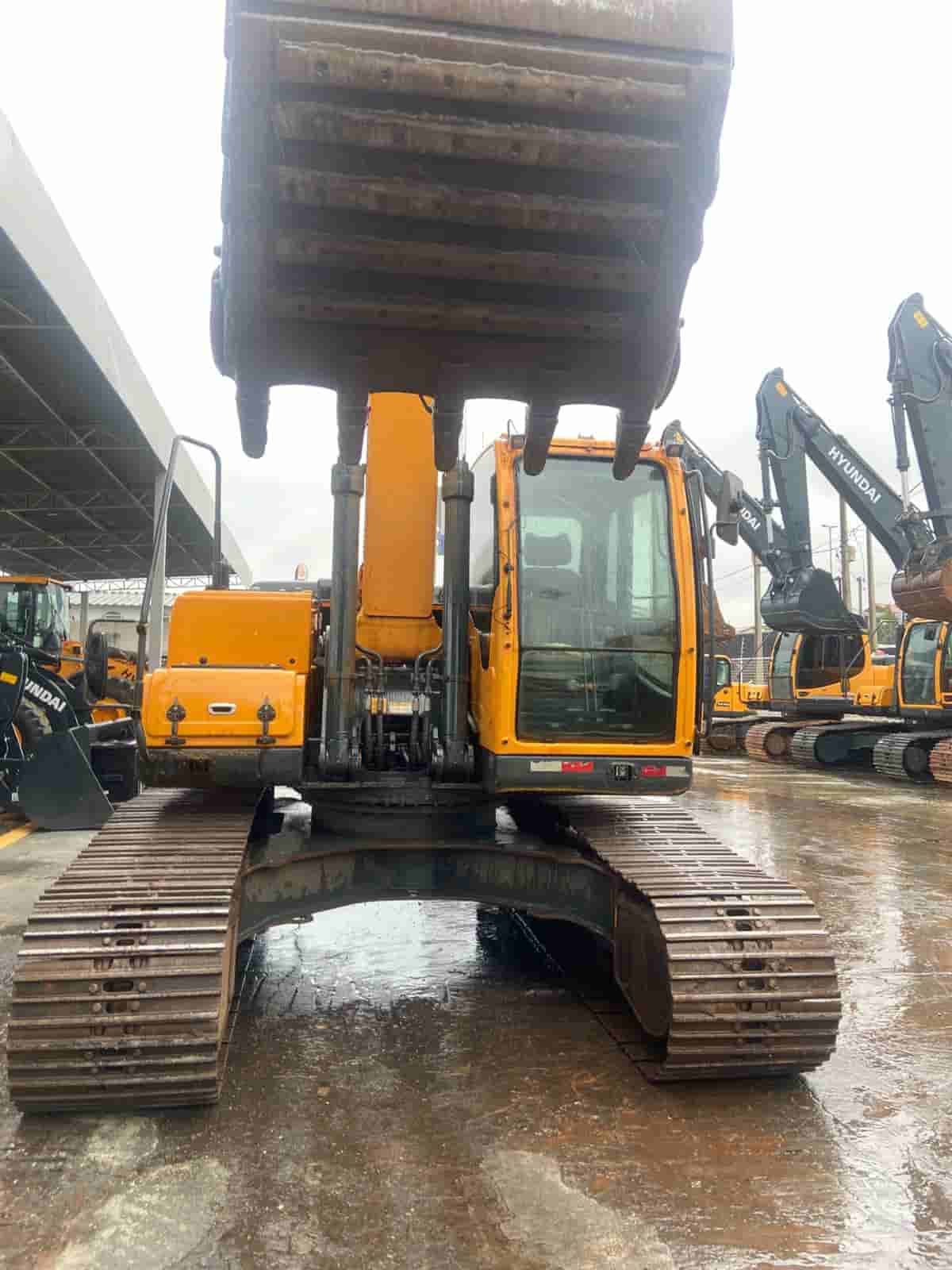 Escavadeira Hyundai R220LC-9S 2019