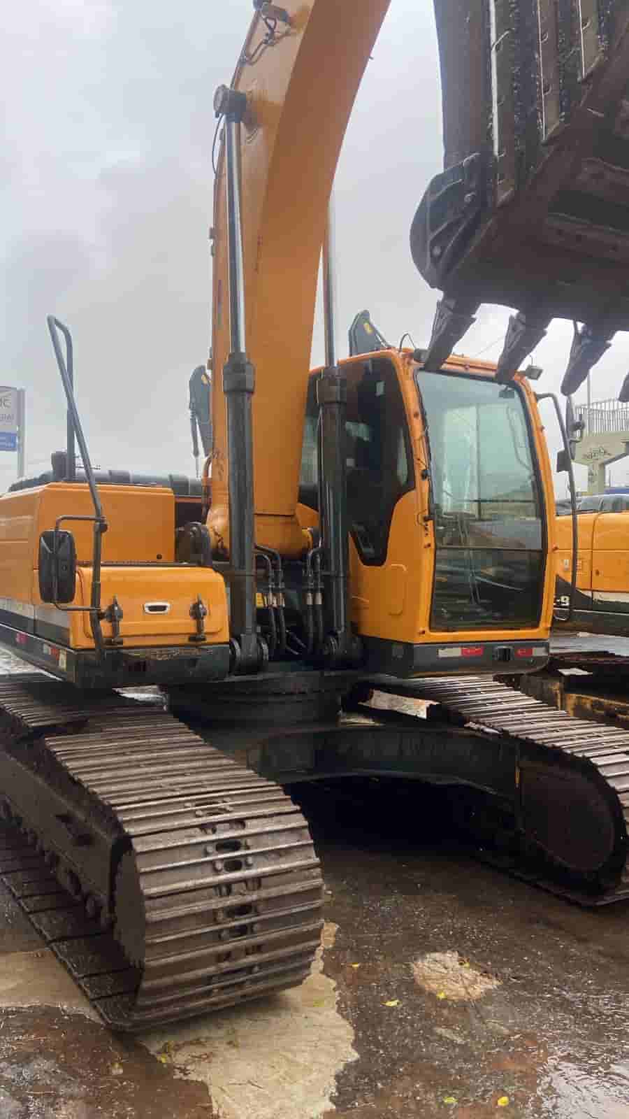 Escavadeira Hyundai R220LC-9S 2019