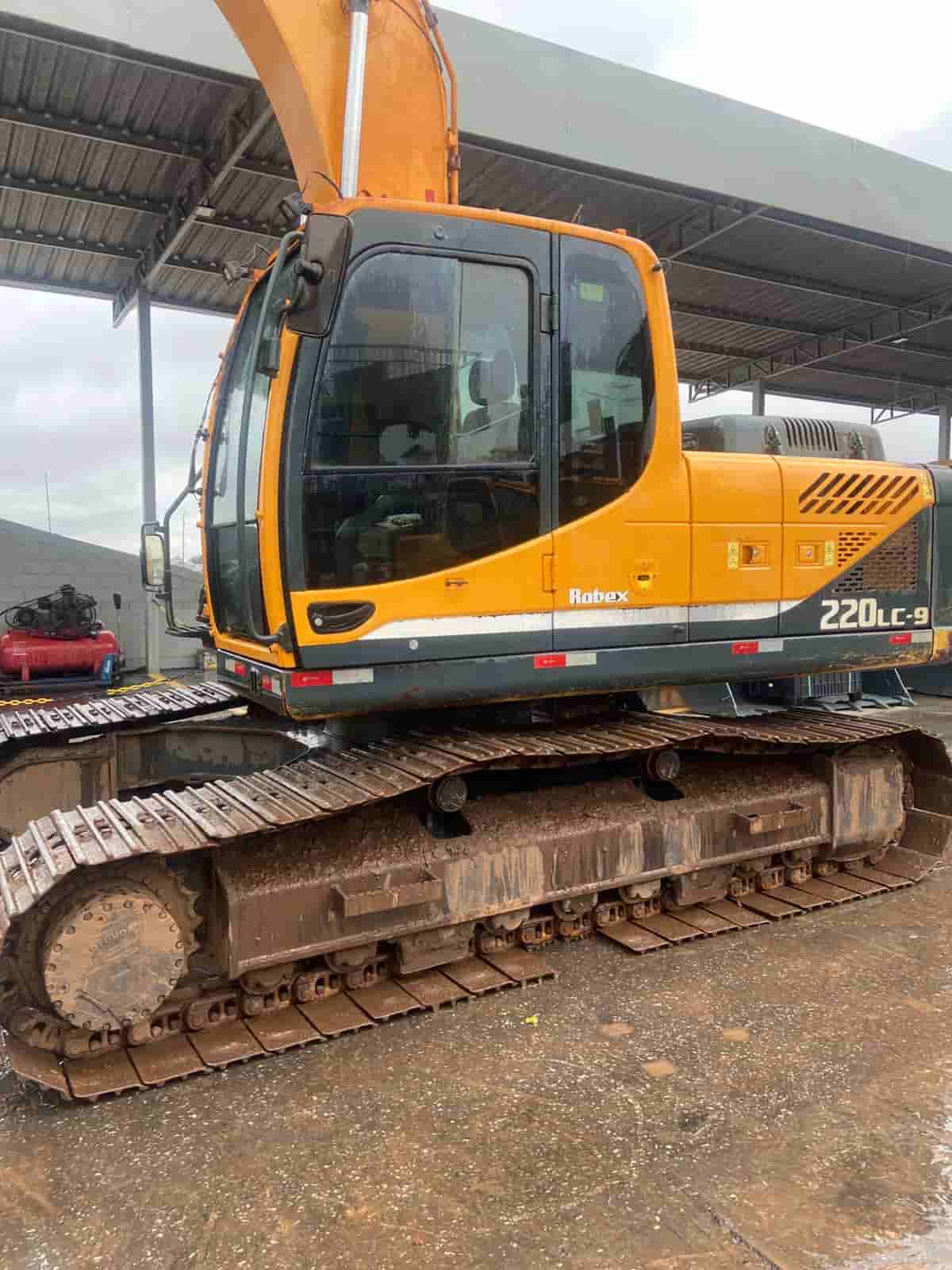 Escavadeira Hyundai R220LC-9S 2019