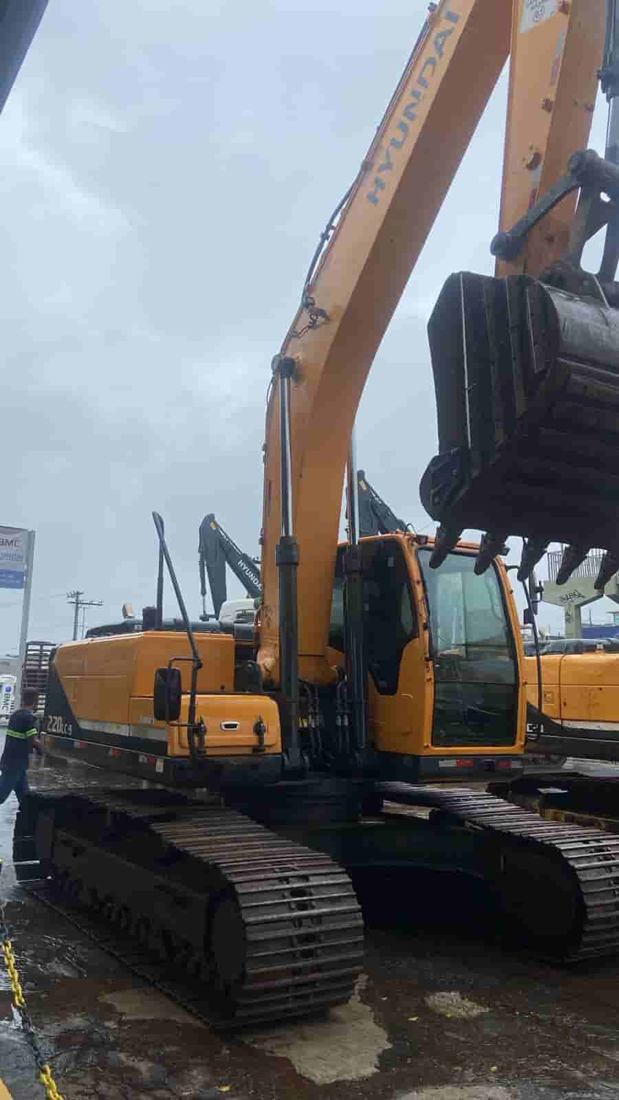 Escavadeira Hyundai R220LC-9S 2019