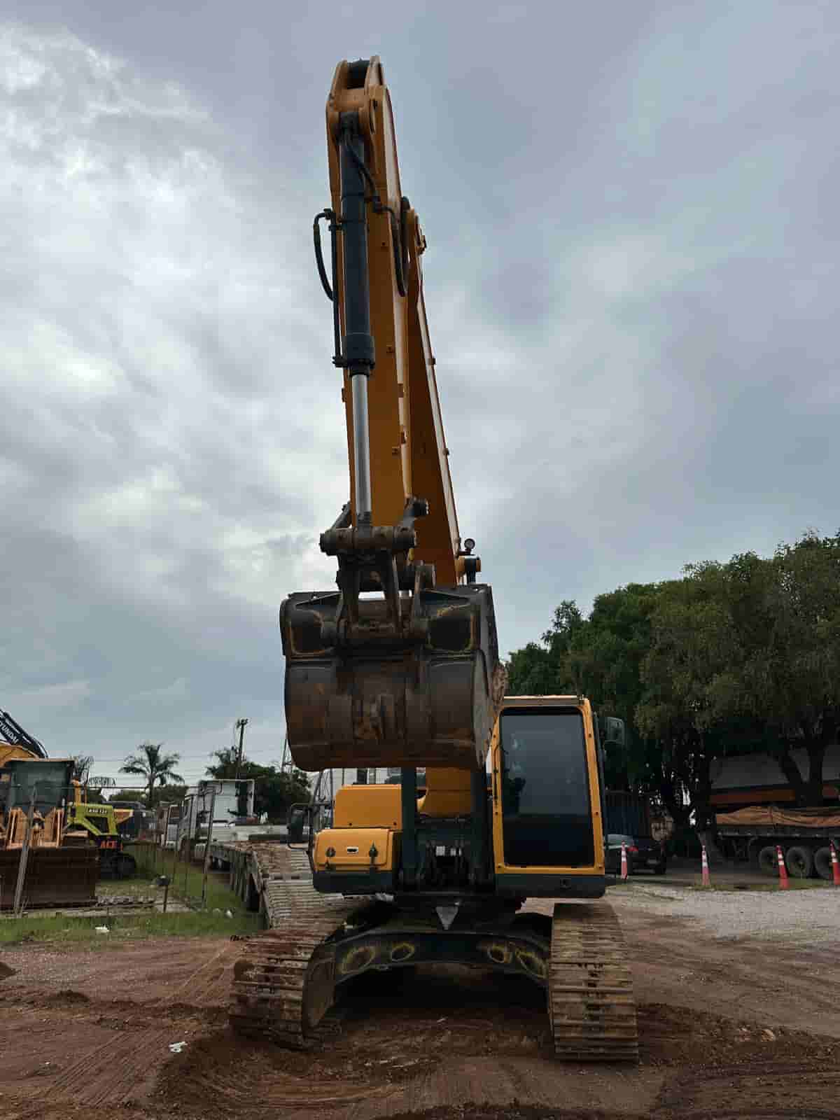 Escavadeira Hyundai R260LC-9SB 2019