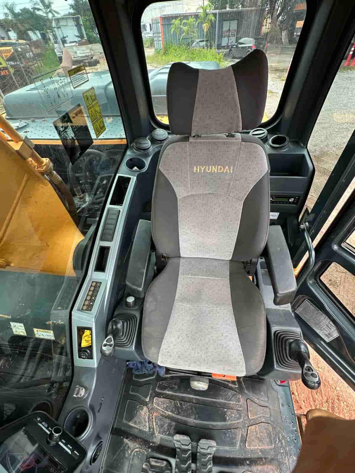 Escavadeira Hyundai R260LC-9SB 2019