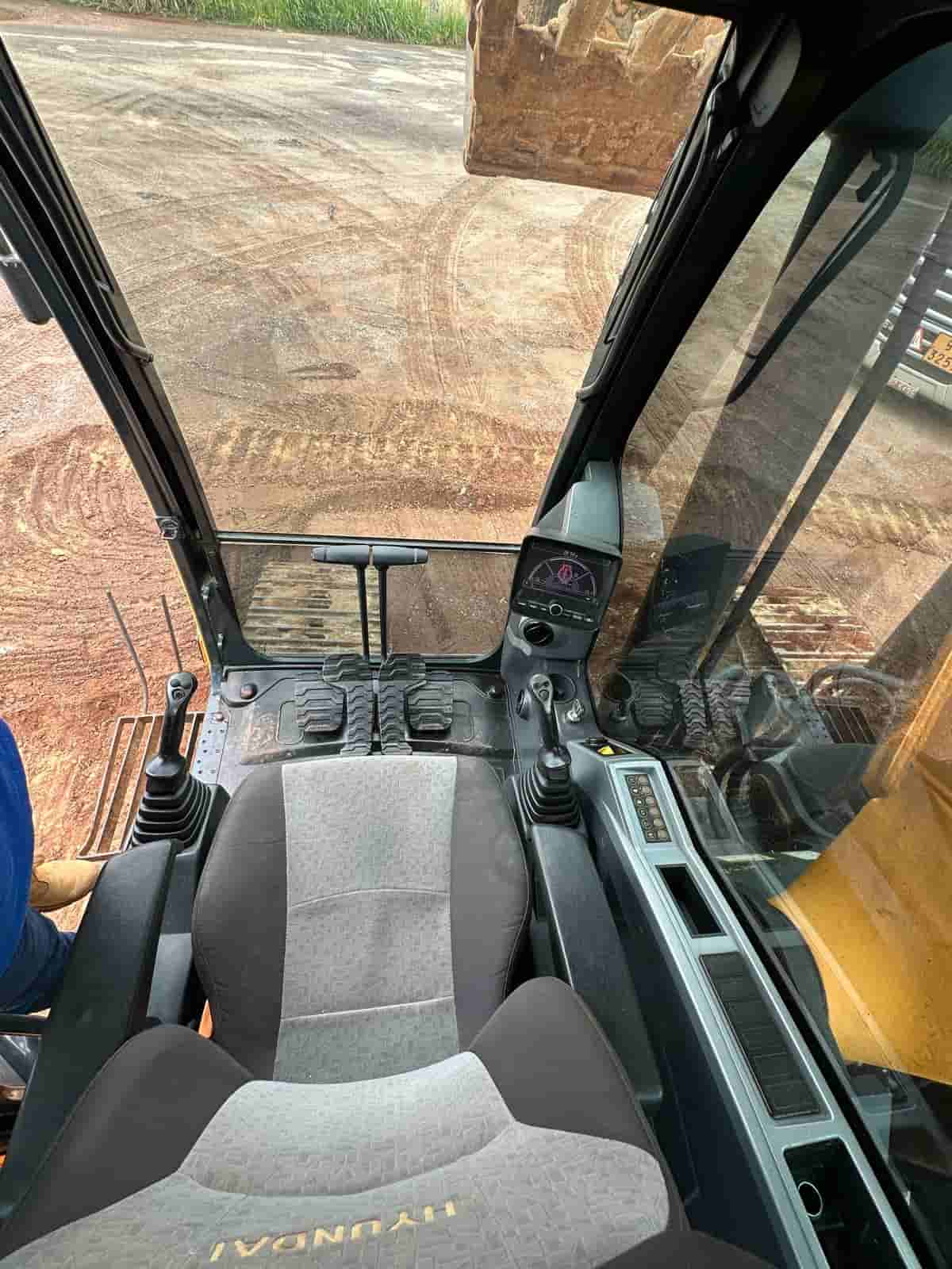 Escavadeira Hyundai R260LC-9SB 2019