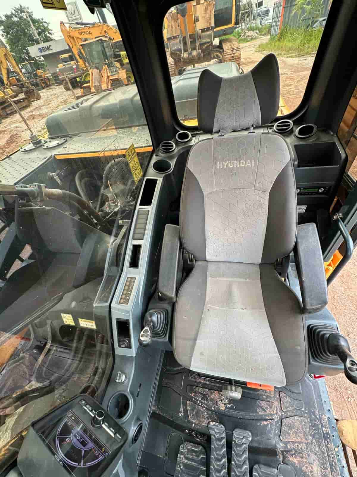 Escavadeira Hyundai R260LC-9S 2020