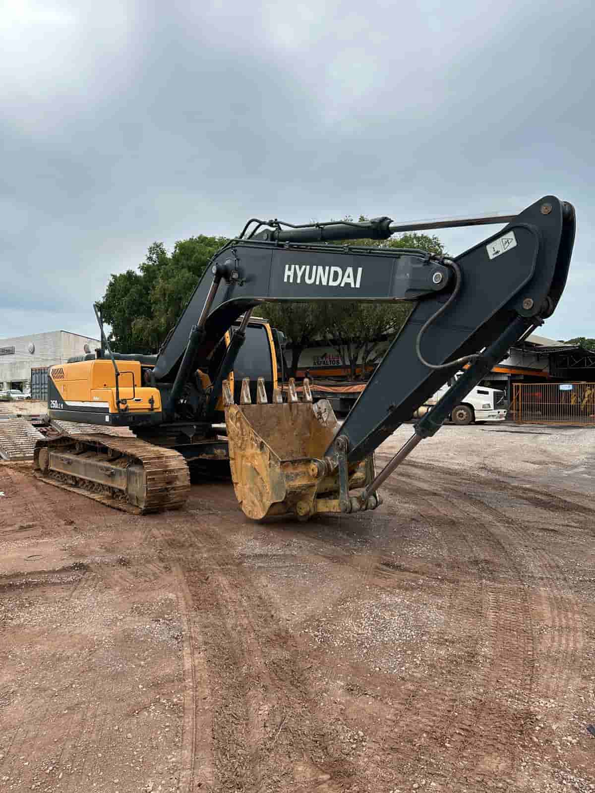 Escavadeira Hyundai R260LC-9S 2020