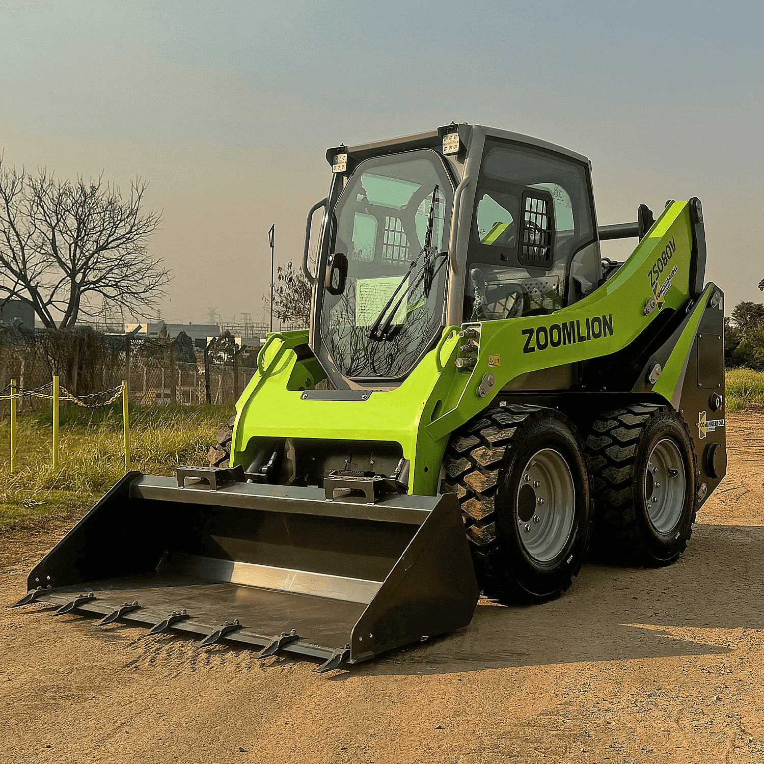 Mini Carregadeira Zoomlion ZS080V 2024 - imagem de fundo