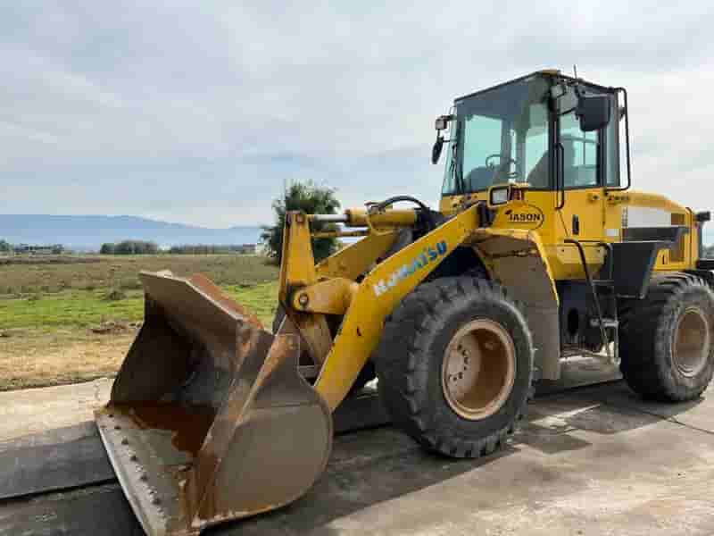 Pá Carregadeira Komatsu WA200-5 2014 - imagem de fundo