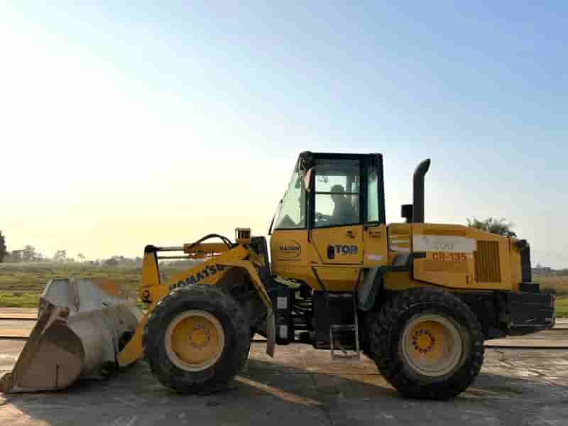 Pá Carregadeira Komatsu WA200-5 2014 - imagem de fundo