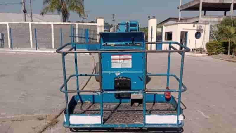Plataforma elevatória Genie Z4525DC 2009 - imagem de fundo