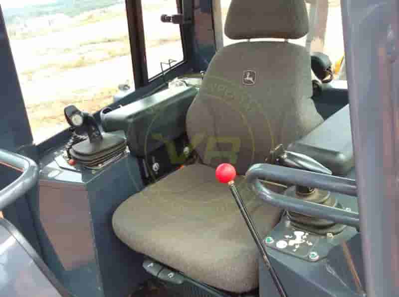 Trator de esteira John Deere 750J OSD 2022 - imagem de fundo