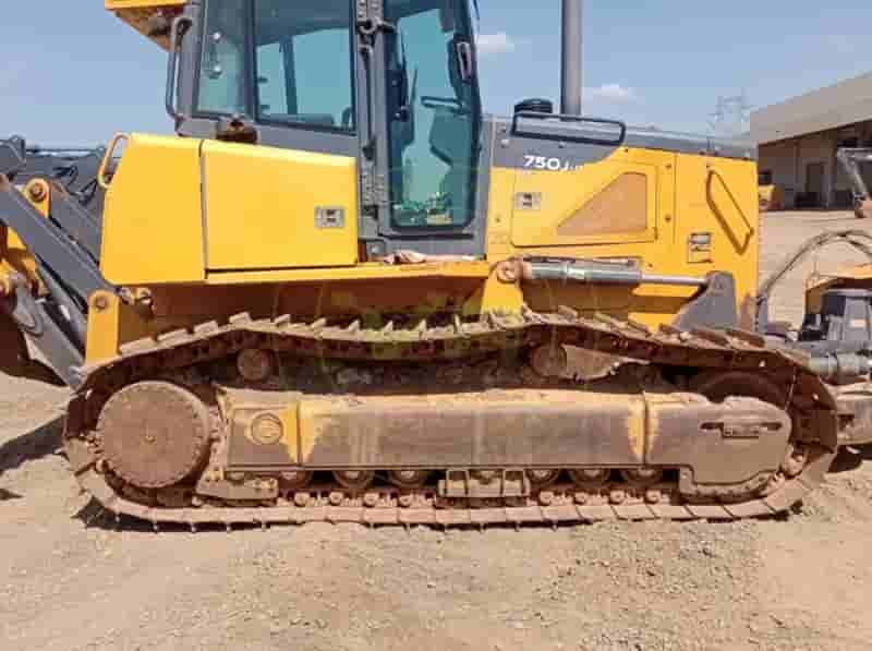 Trator de esteira John Deere 750J OSD 2021 - imagem de fundo
