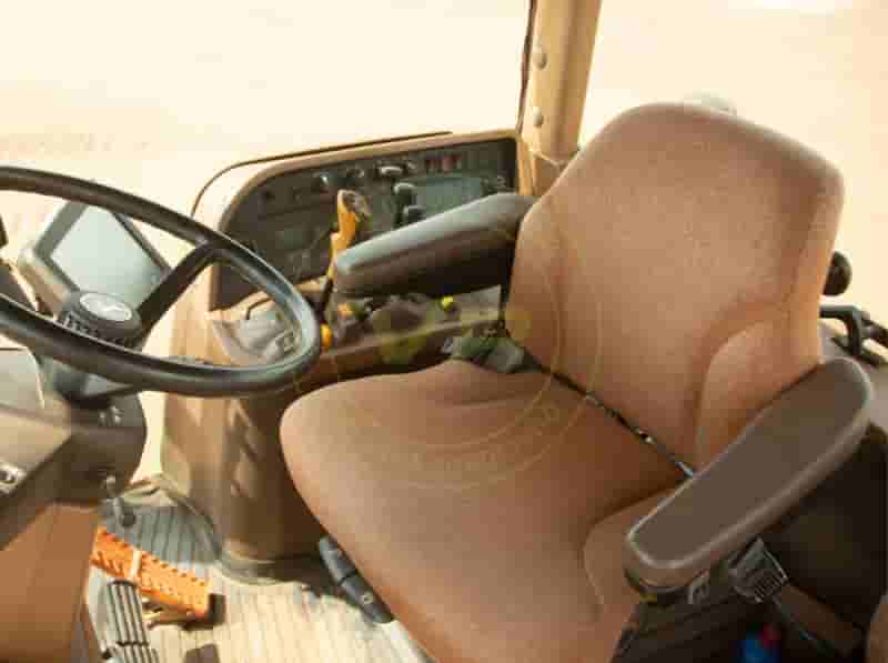 Trator agrícola John Deere 7230 J 2019 - imagem de fundo