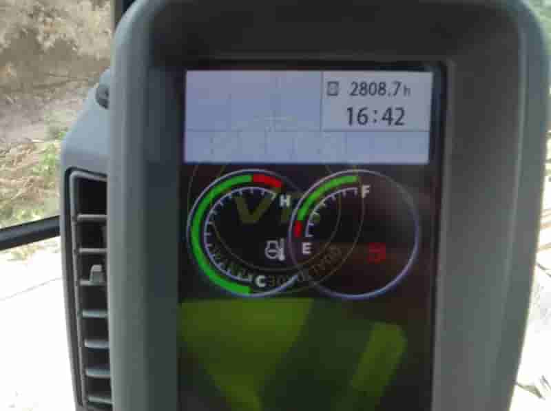 Escavadeira John Deere 210G 2021 - imagem de fundo