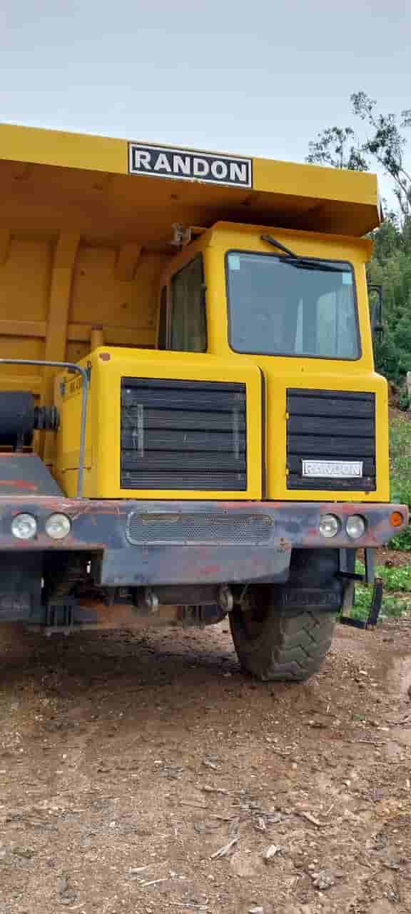 Caimhão fora de estrada Randon RK430 2008 - imagem de fundo