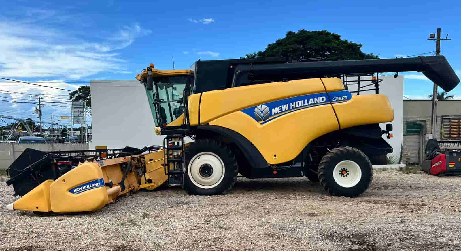 Colheitadeira New Holland CR 5.85 2016 - imagem de fundo