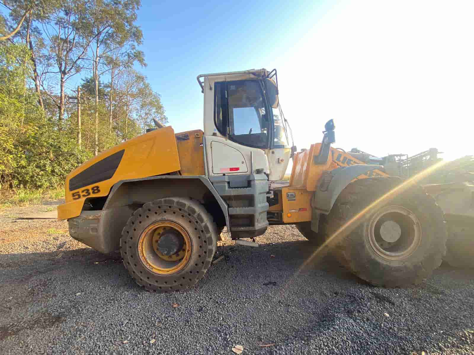 Pá Carregadeira LIEBHERR FRANCE 538 2021 - imagem de fundo