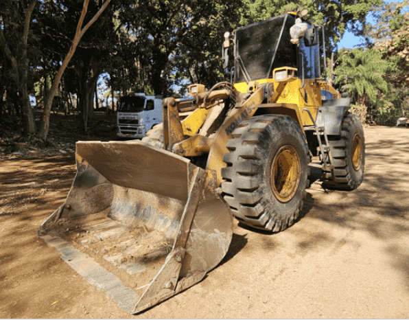 Pá Carregadeira Komatsu W200 2006 - imagem de fundo