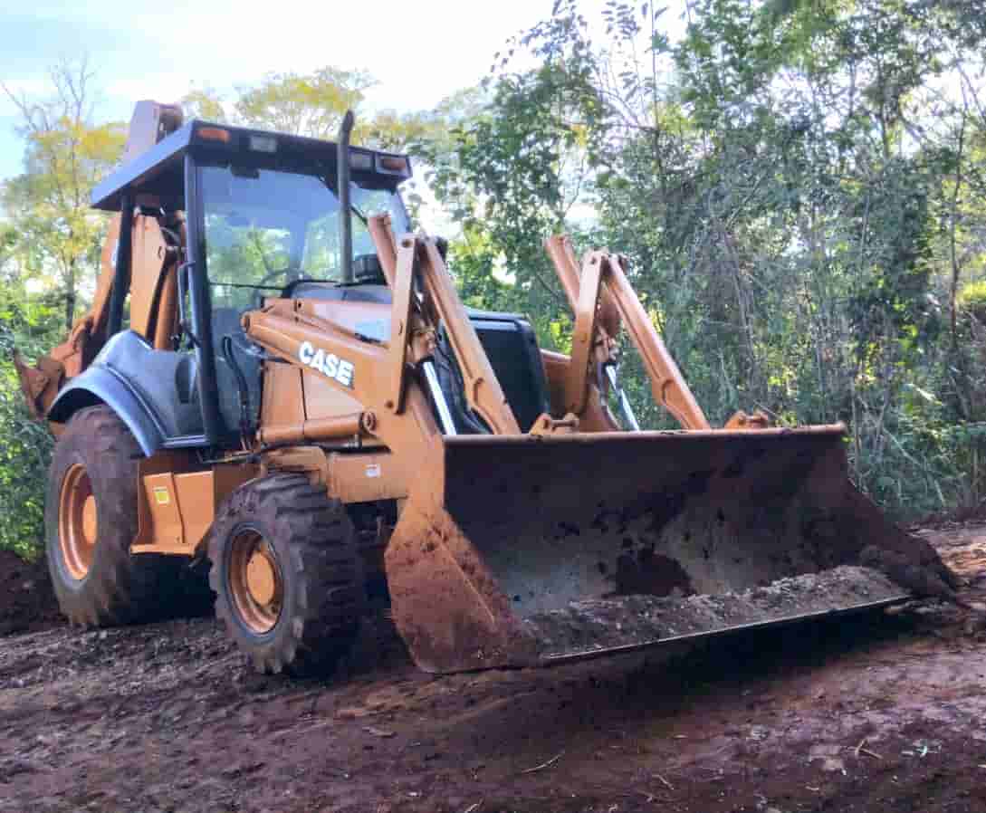 Retroescavadeira Case 580M 2012 - imagem de fundo