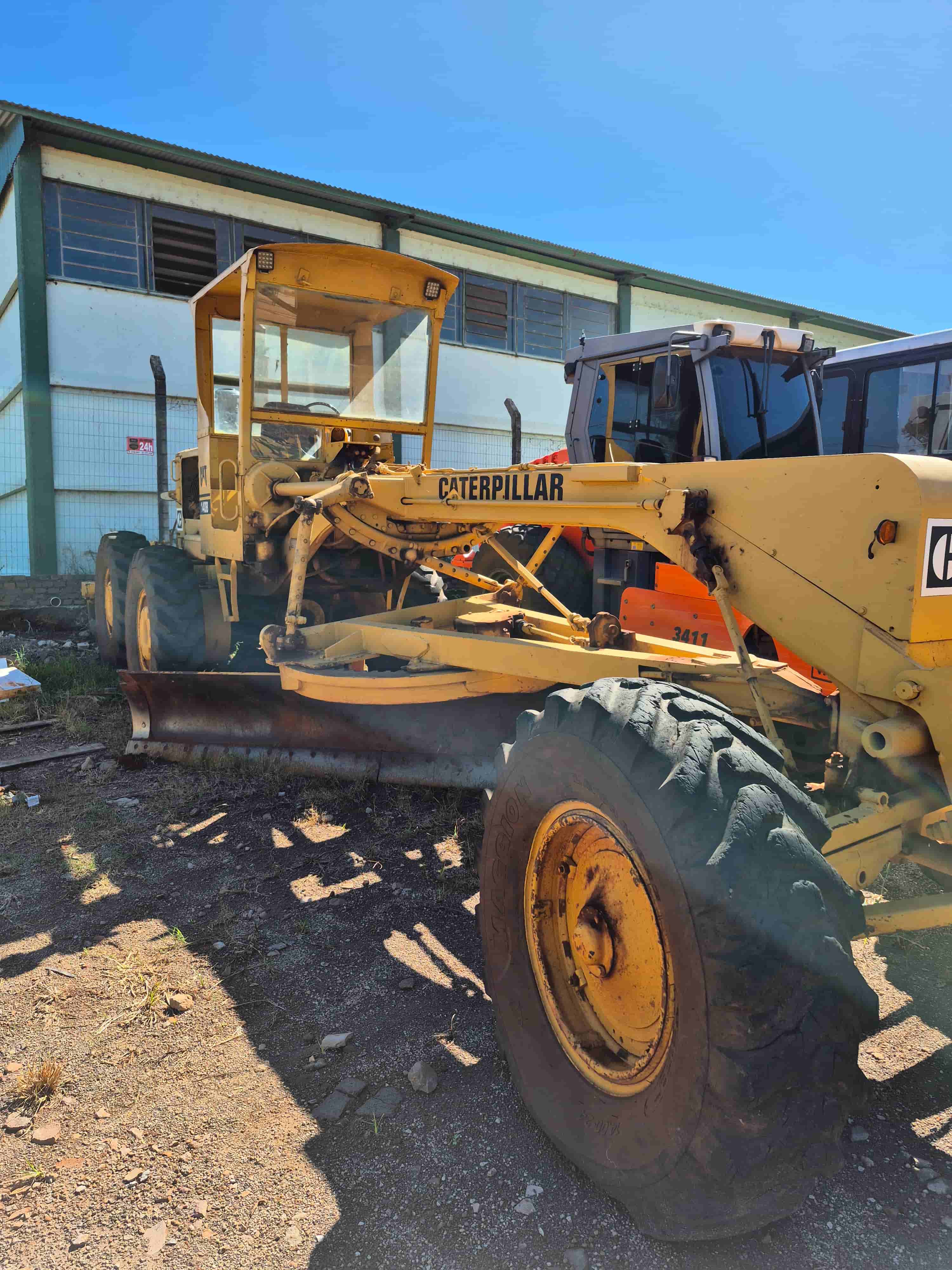 Motoniveladora Caterpillar 140B 1984 - imagem de fundo