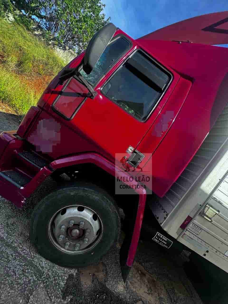 Caminhão Baú Ford Cargo 1317 4x2 2009 - imagem de fundo