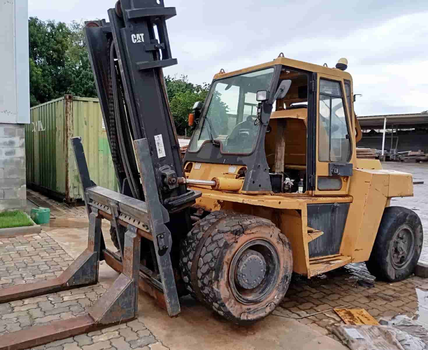 Empilhadeira Caterpillar DP80 1995 - imagem de fundo