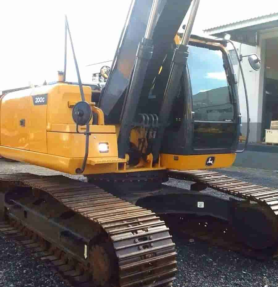 Escavadeira John Deere  200G 2022 - imagem de fundo