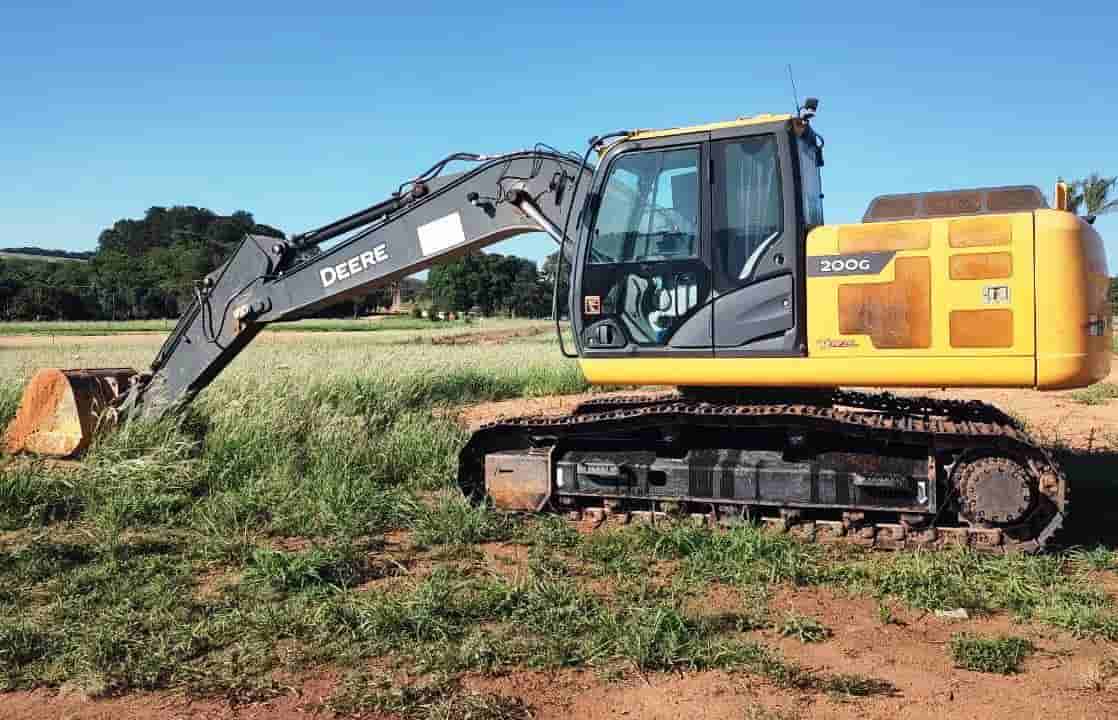 Escavadeira John Deere  200G 2022 - imagem de fundo